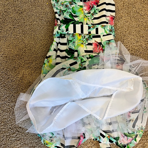 Leslie Fay Black and White Striped Floral Midi Dress size 4 ptp 16 length 38 - Picture 7 of 8